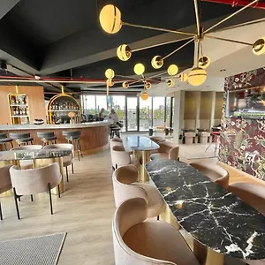 Icon 100 Luxury Apartasuites Apartahotel