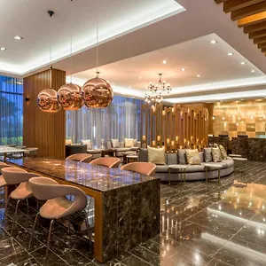 Otel Courtyard By Marriott Airport